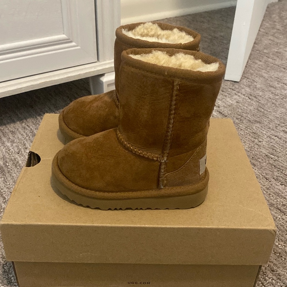 Girls Chestnut Ugg size 6